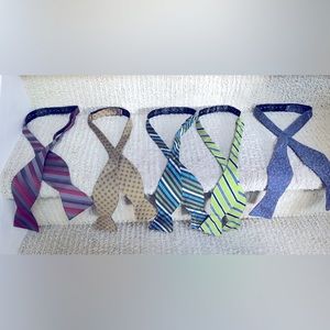 5 silk bow ties. Adjustable sizes.
